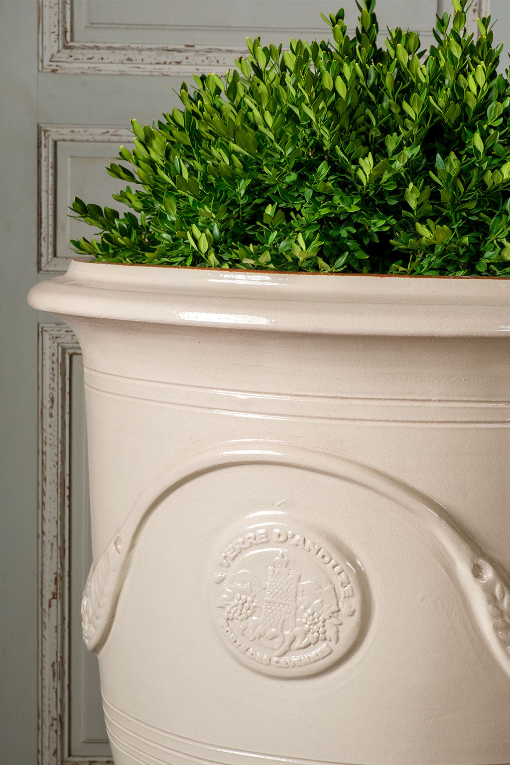 Anduze Planter- Ivory – Seibert-Rice